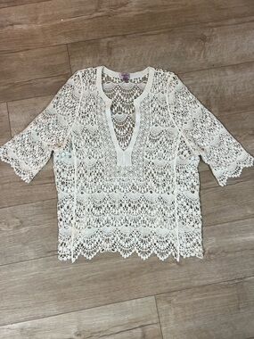 M/L Juniper Ln White Crochet Lace V-Neck Top